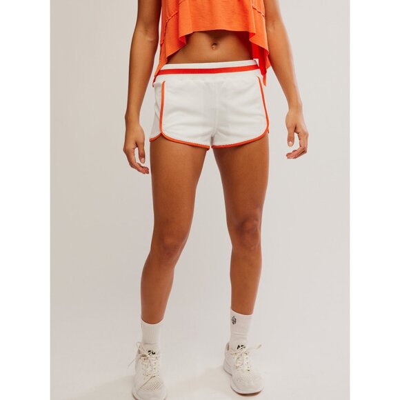 🆕 FP MOVEMENT Prep In Your Step Shorts / White Combo - Picture 4 of 8